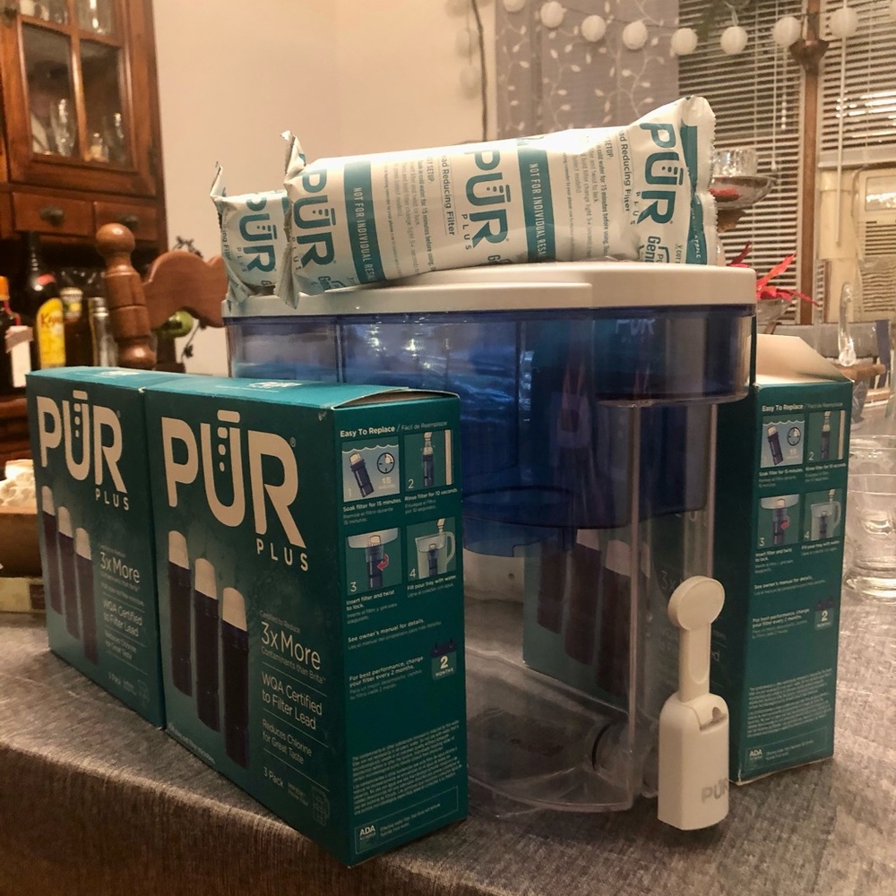 PUR dispenser like new plus 8 sealed, brand new filters . . .